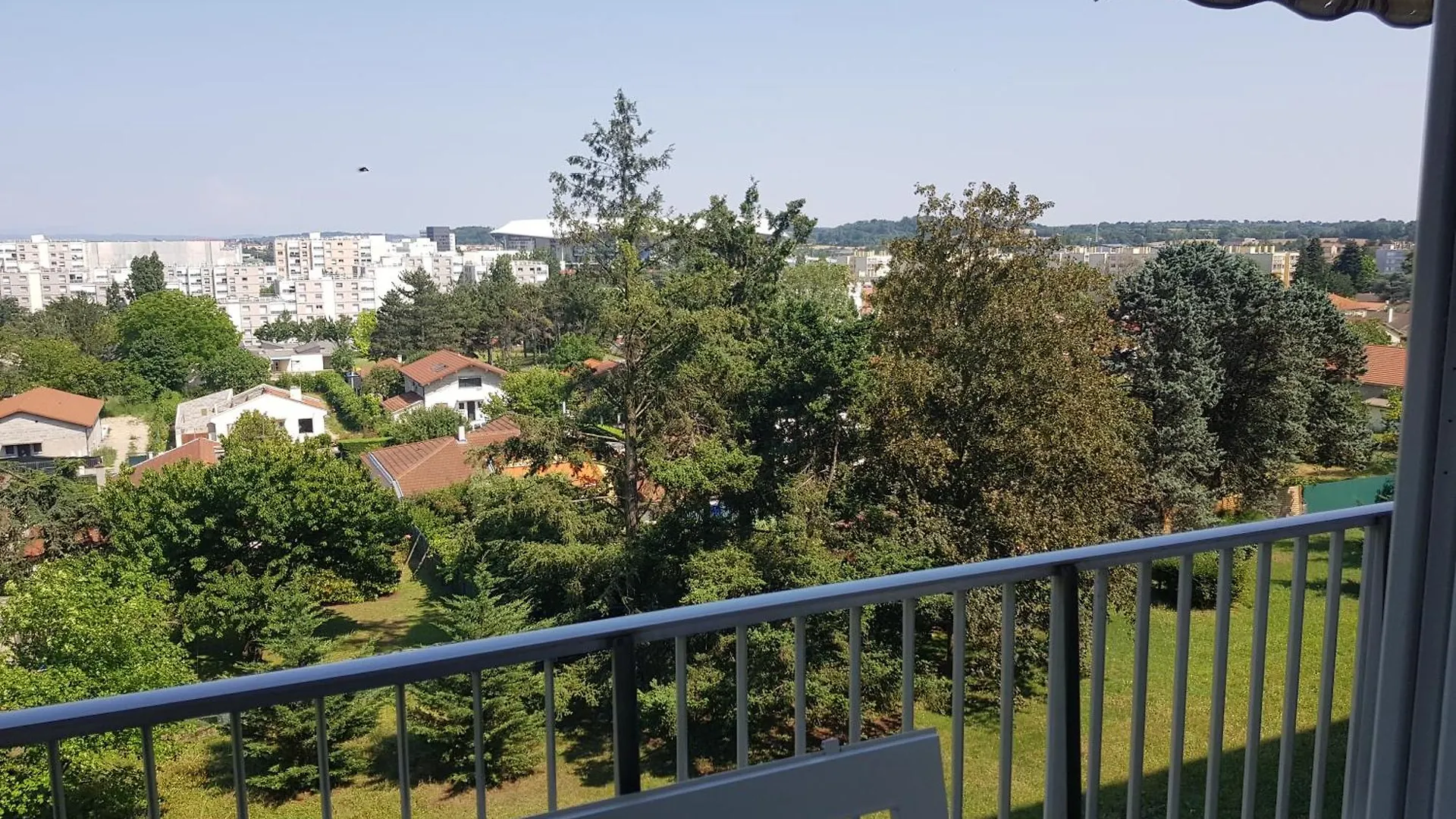 Apartmán Chambre Privee Dans Un Appartement En Colocation Proche Aeroport, Groupama Stadium, Ldlc Arena,Euroxpo,Tramway Décines-Charpieu