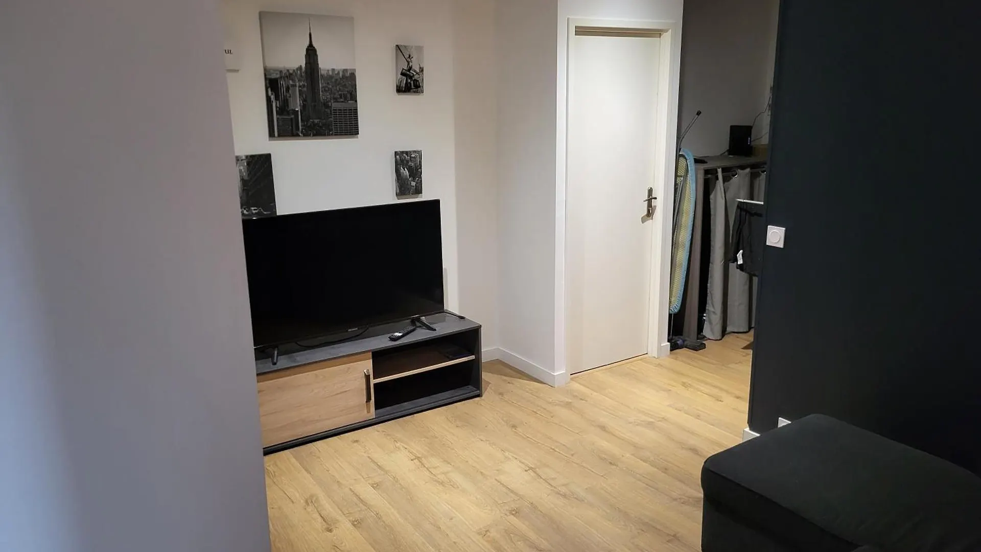 Chambre Privee Dans Un Appartement En Colocation Proche Aeroport, Groupama Stadium, Ldlc Arena,Euroxpo,Tramway Décines-Charpieu Francie